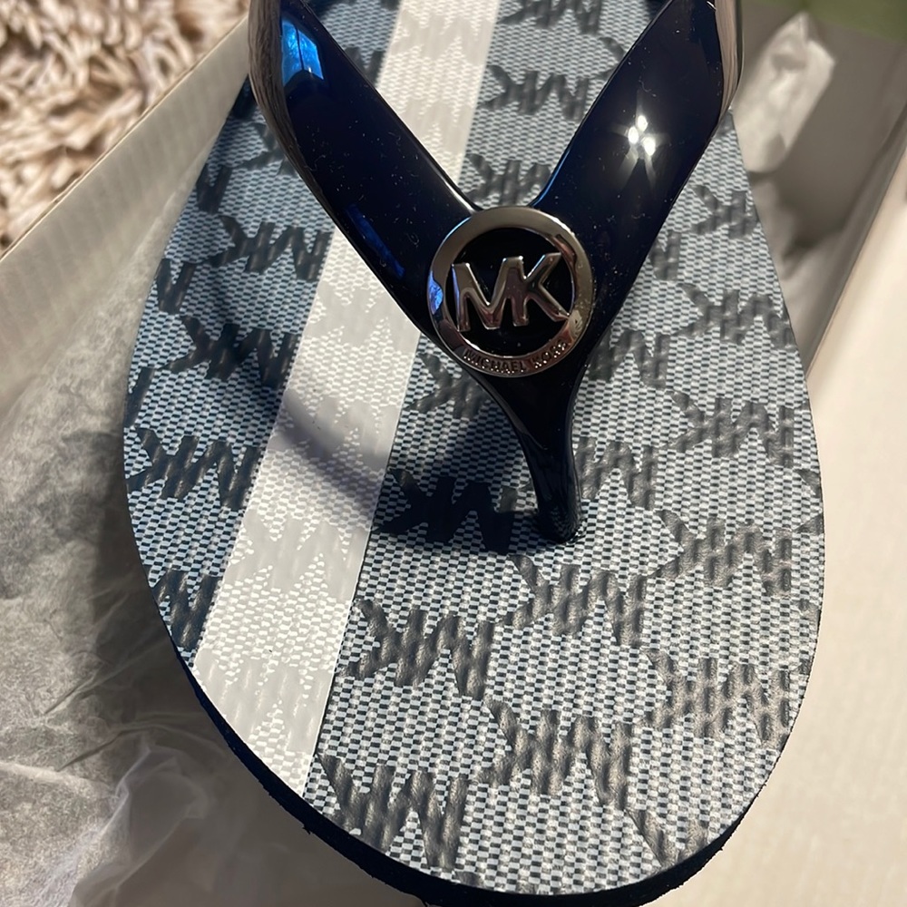 *NEW* Michael Kors Flip Flops- NEVER WORN